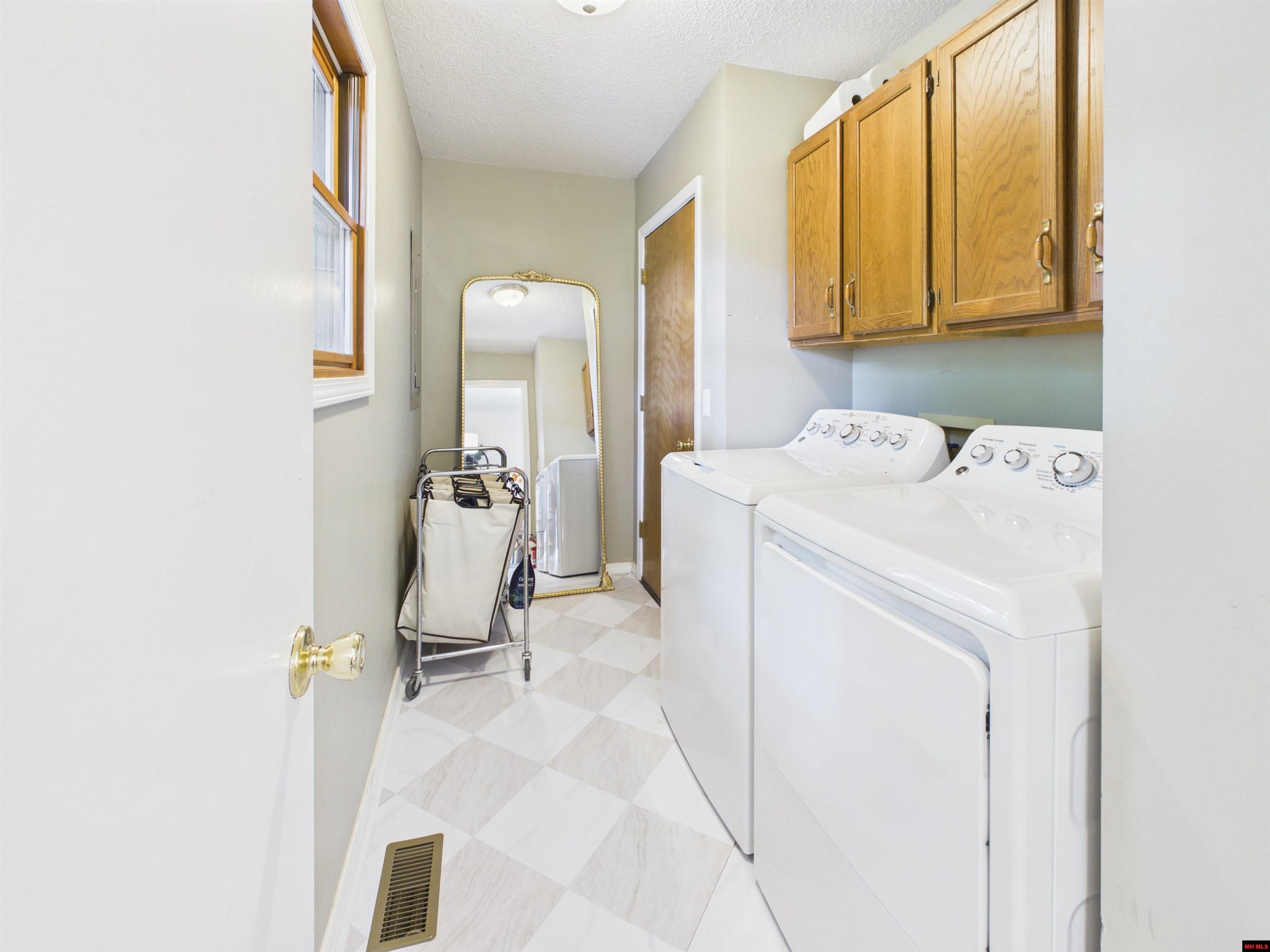 2203 RUSSELL LANE
