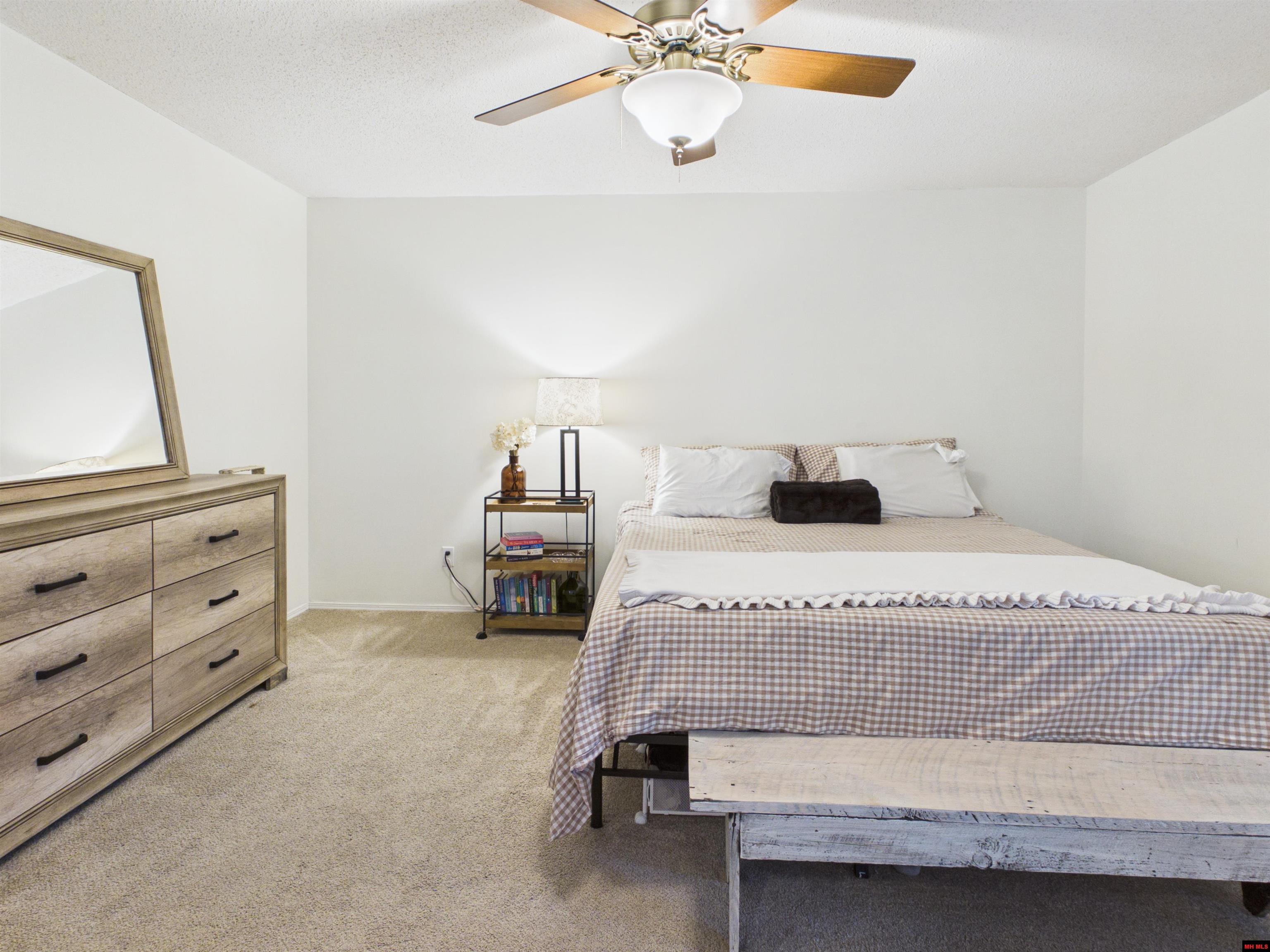 2203 RUSSELL LANE