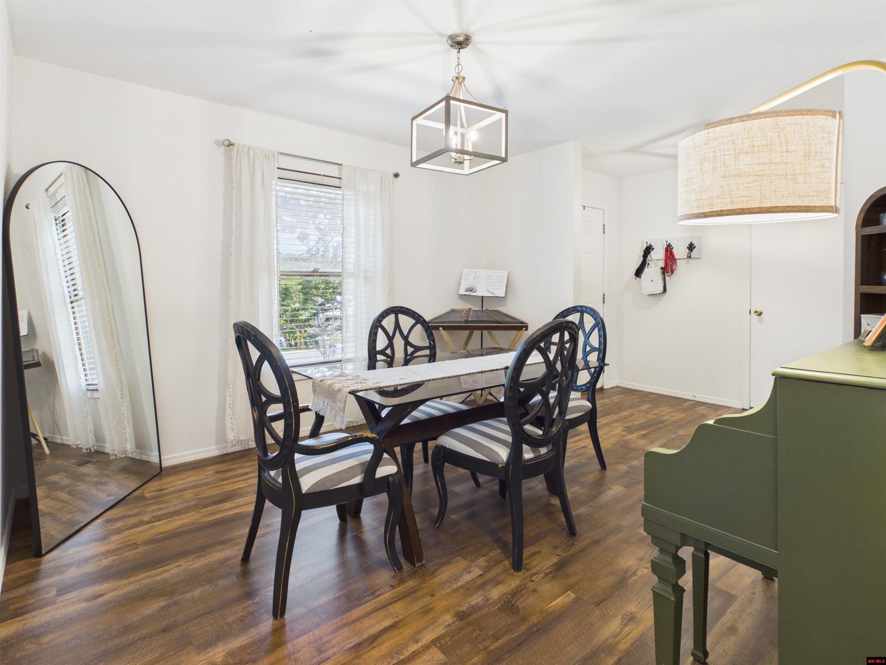 2203 RUSSELL LANE