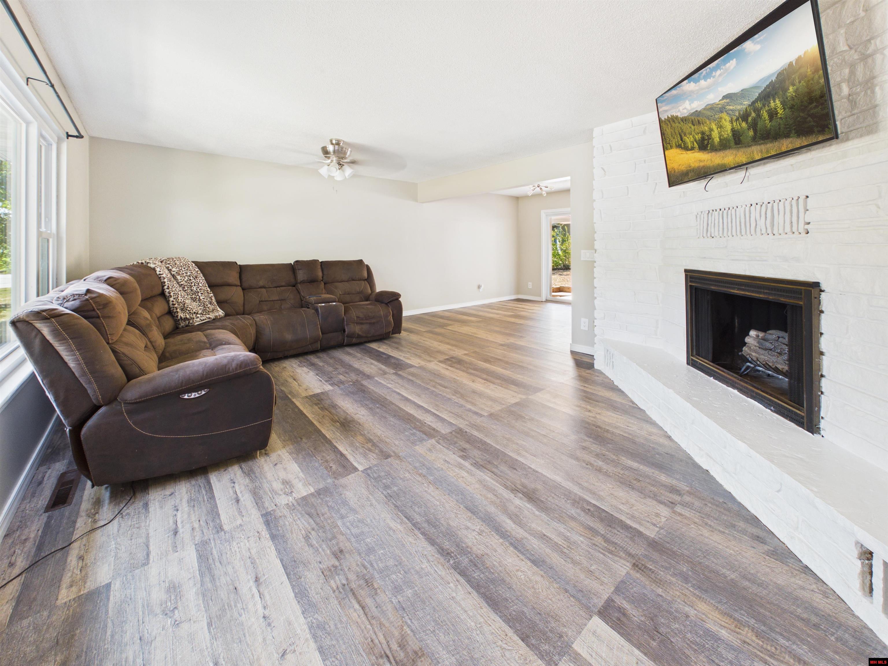 80 COBBLESTONE PLACE