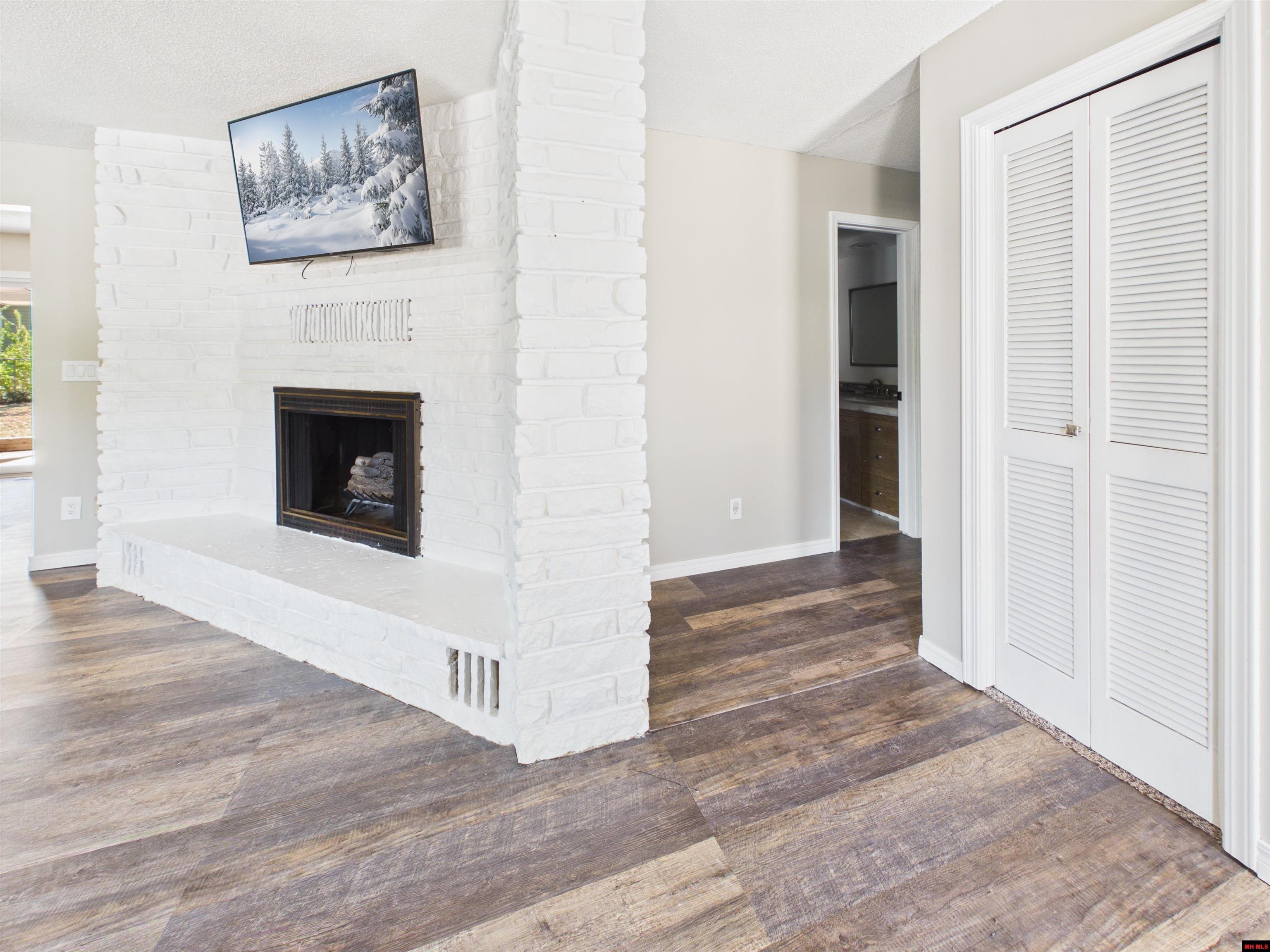 80 COBBLESTONE PLACE