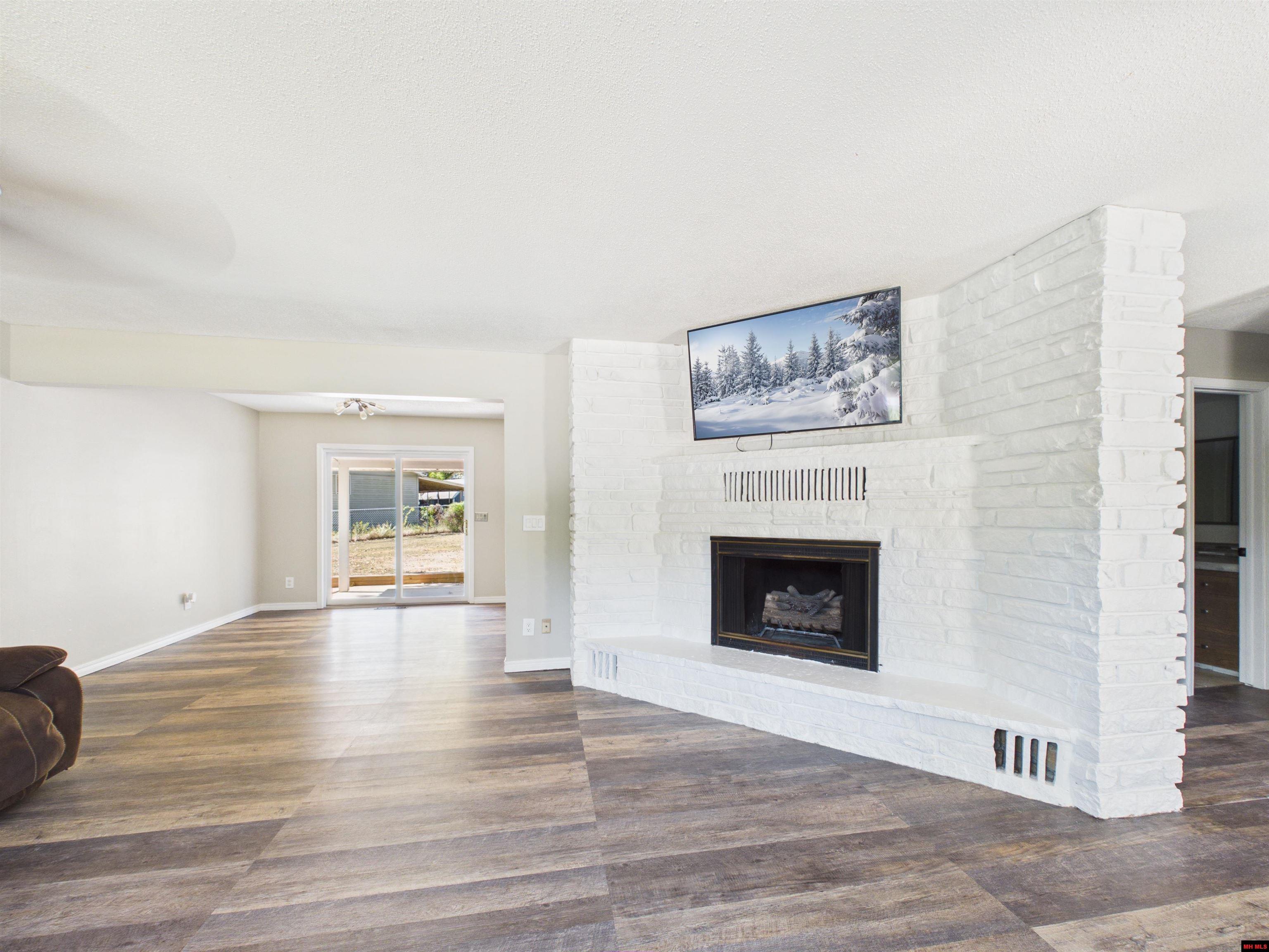 80 COBBLESTONE PLACE