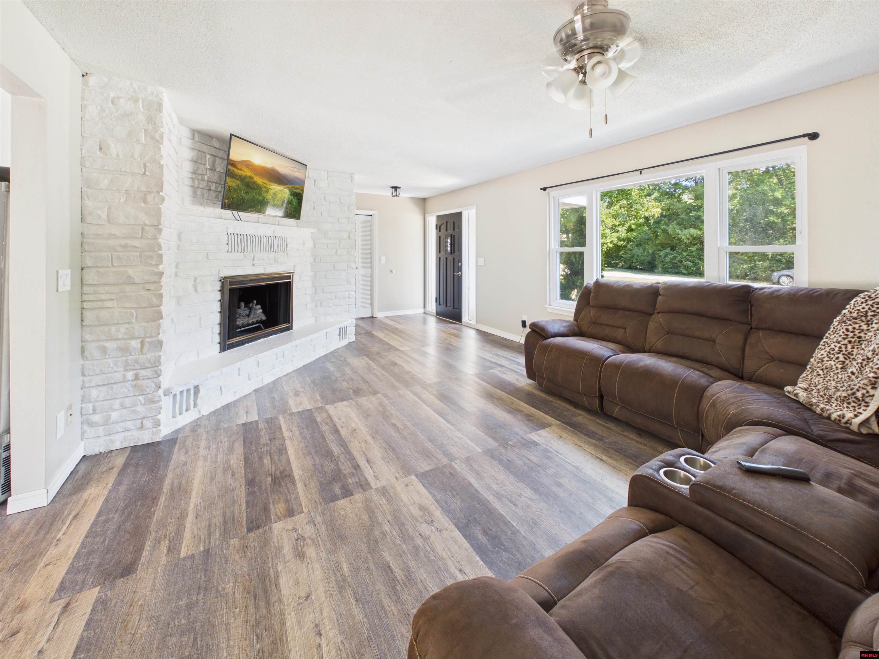 80 COBBLESTONE PLACE