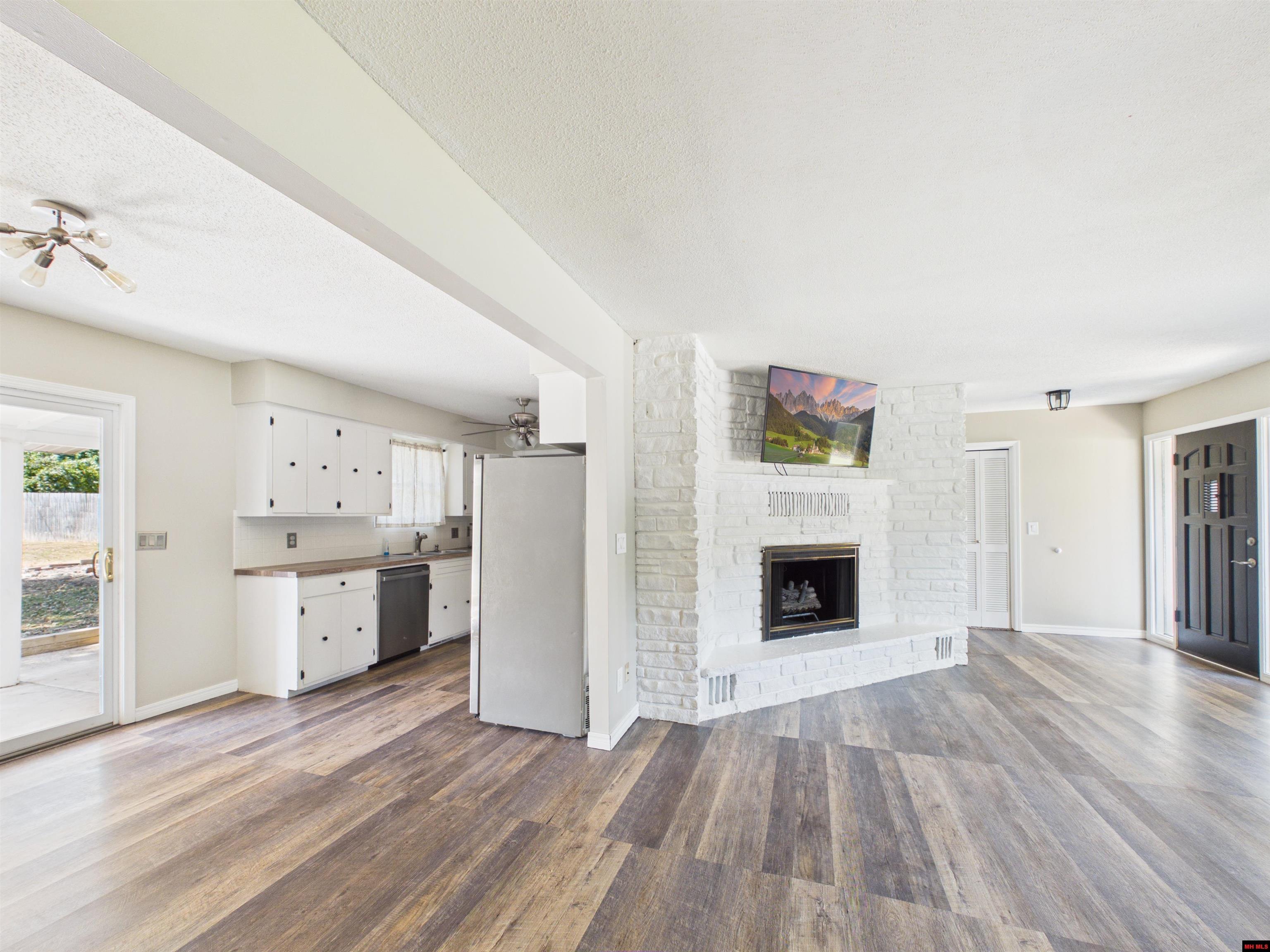 80 COBBLESTONE PLACE