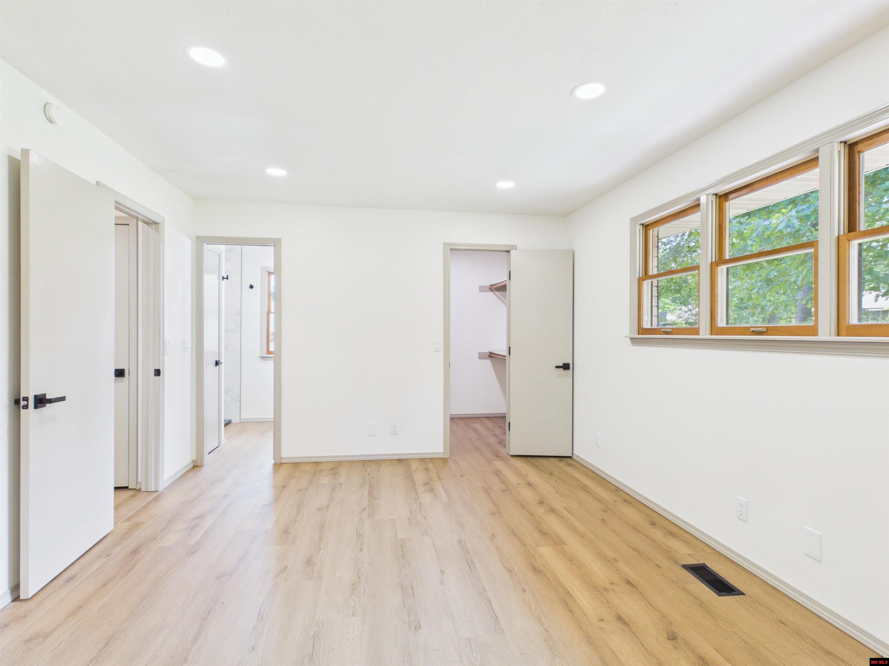 812 BAXTER AVENUE