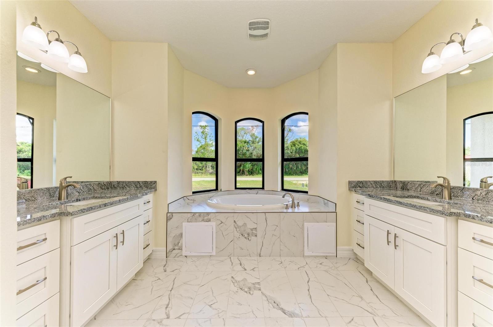 3454 S CRANBERRY BLVD