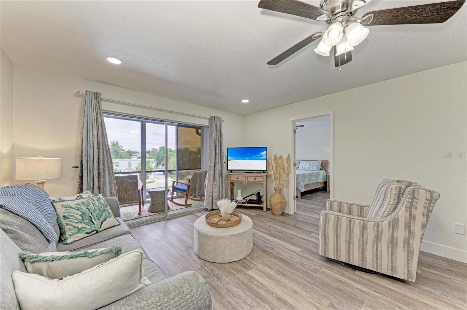 6470 HOLLYWOOD BLVD #307