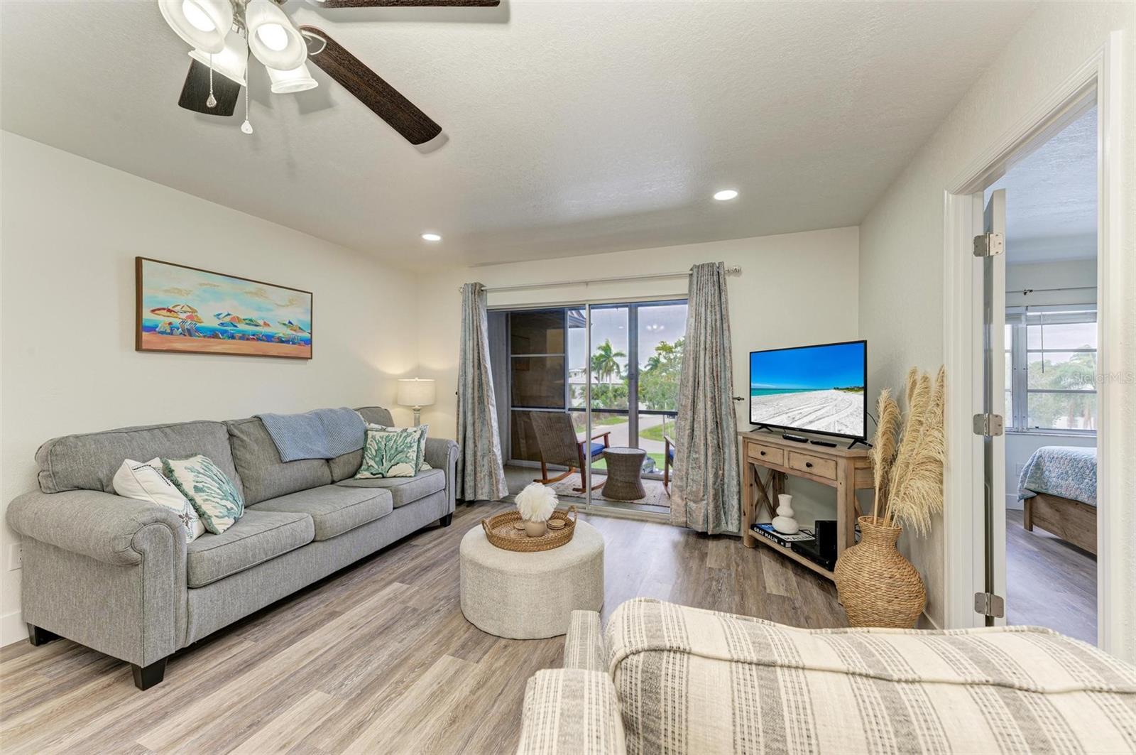 6470 HOLLYWOOD BLVD #307