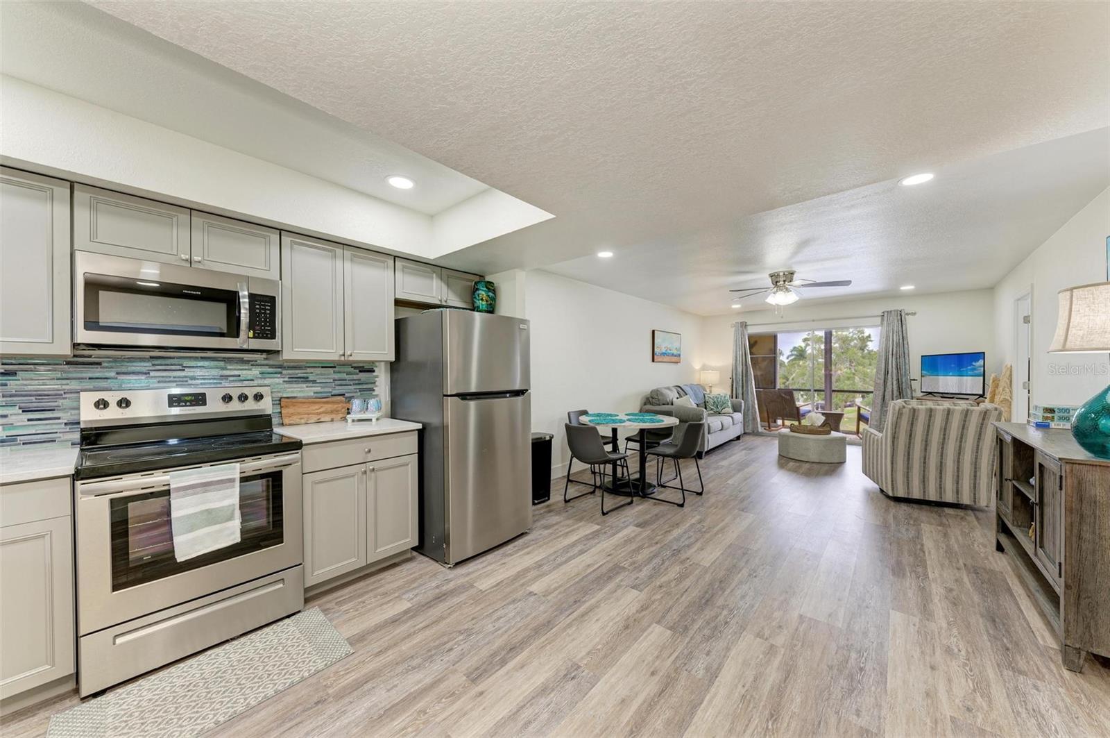 6470 HOLLYWOOD BLVD #307