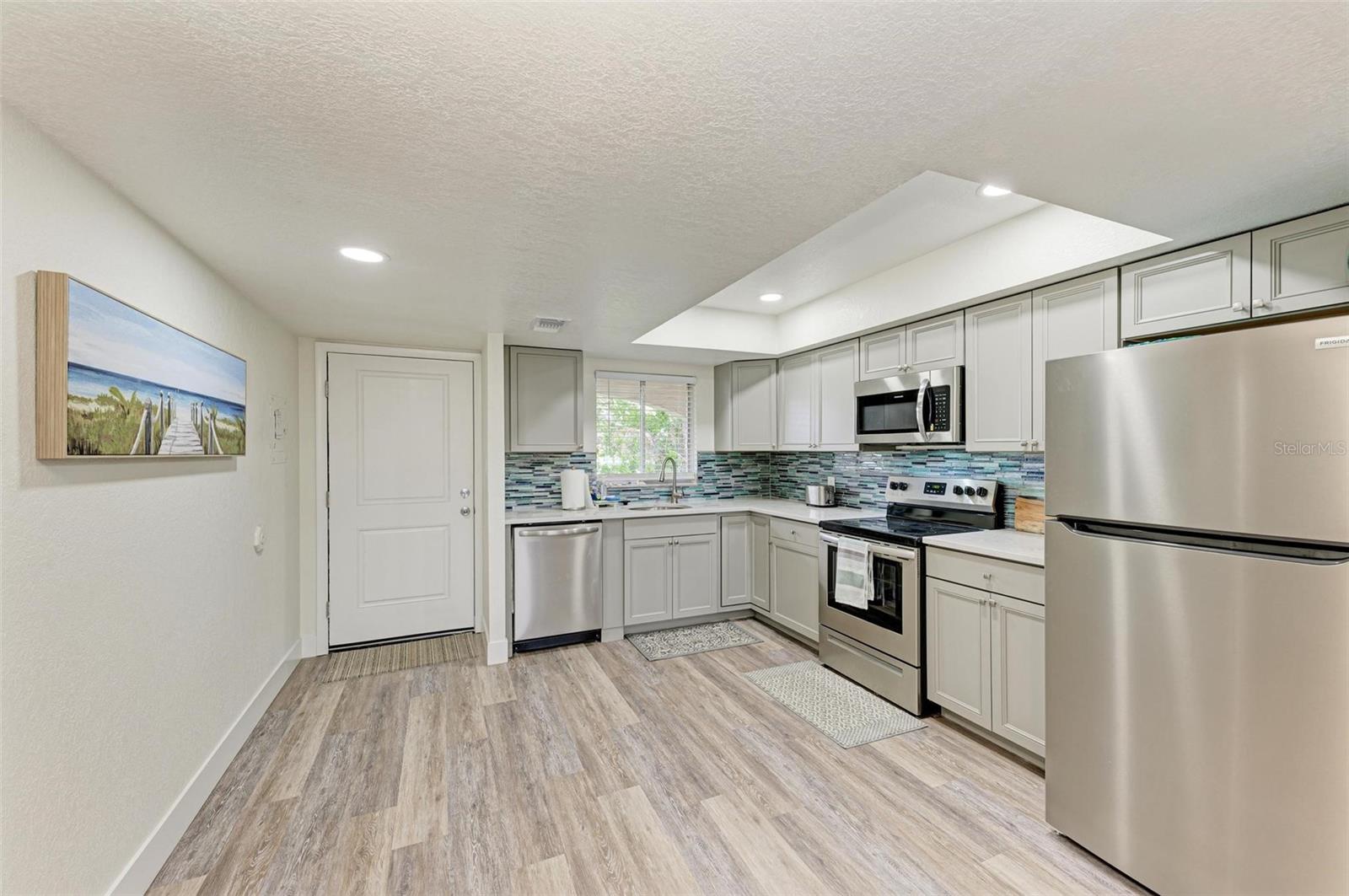 6470 HOLLYWOOD BLVD #307