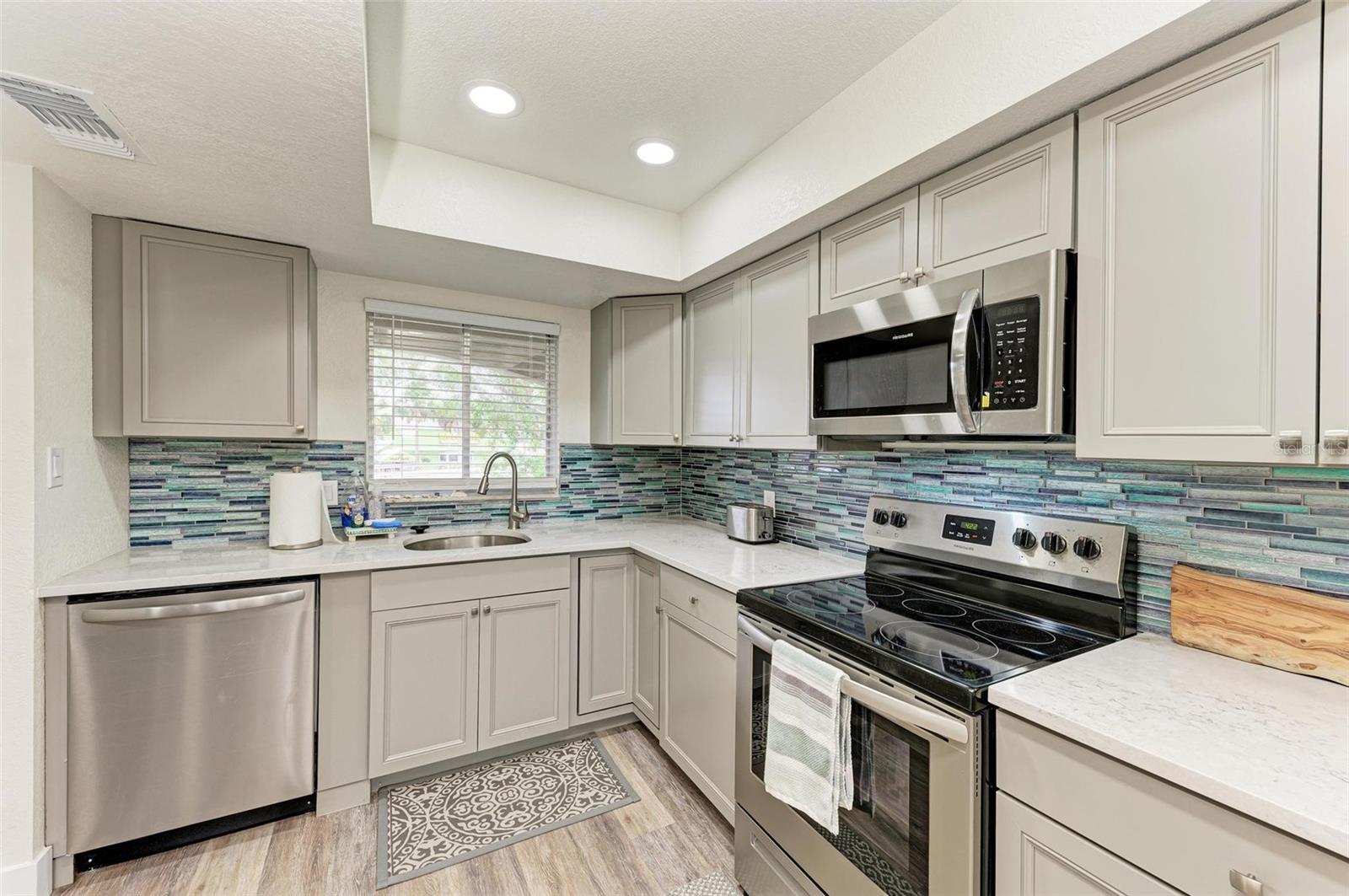 6470 HOLLYWOOD BLVD #307