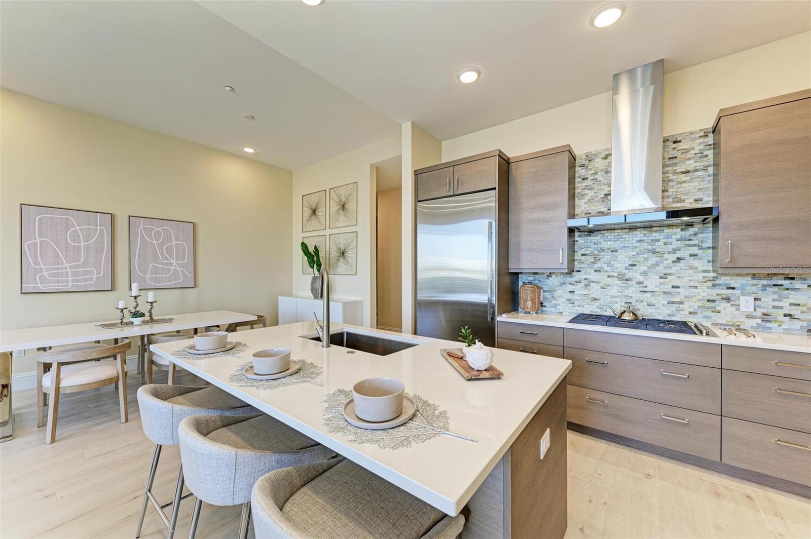 609 GOLDEN GATE PT #402