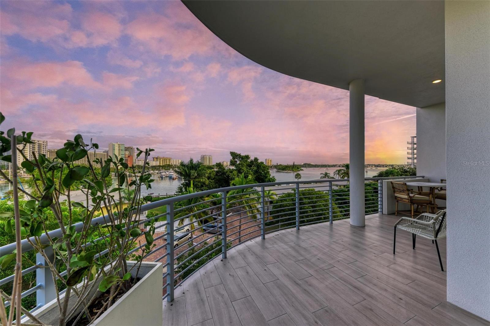 609 GOLDEN GATE PT #402
