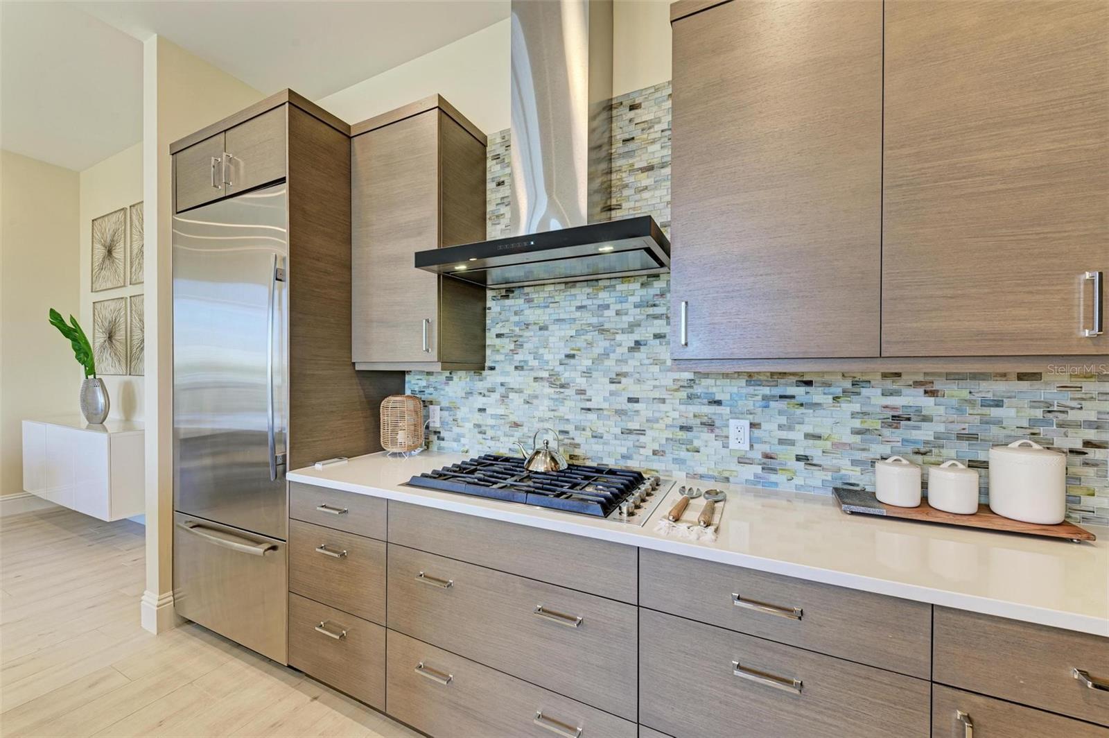 609 GOLDEN GATE PT #402