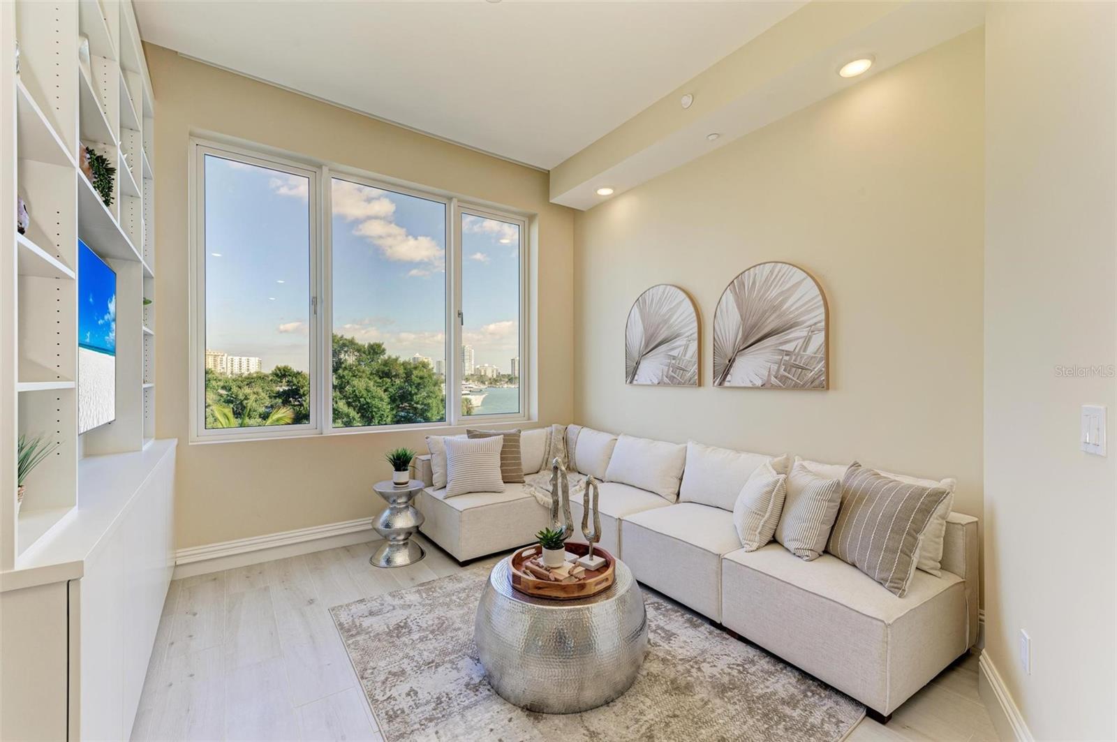609 GOLDEN GATE PT #402