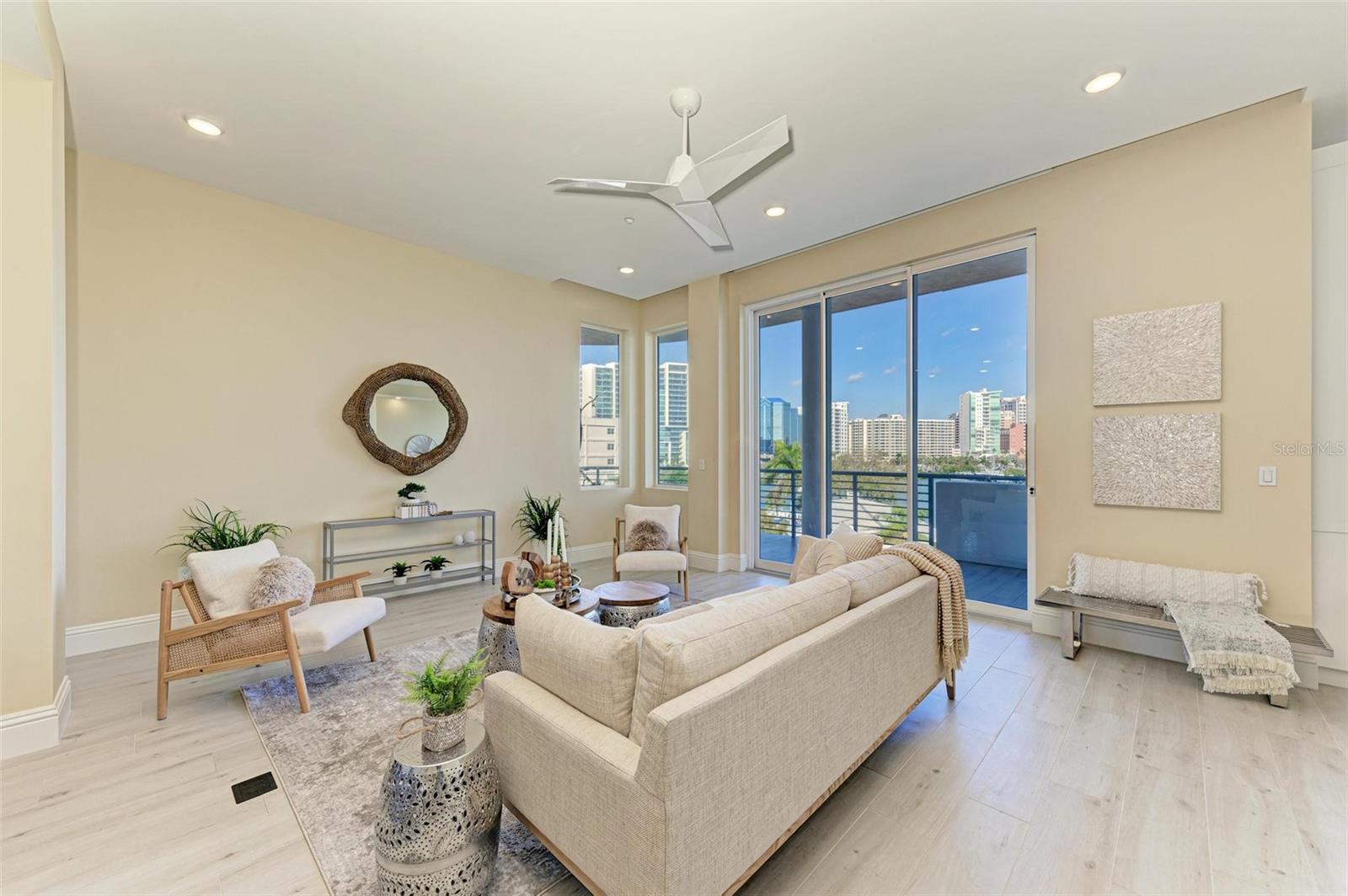 609 GOLDEN GATE PT #402