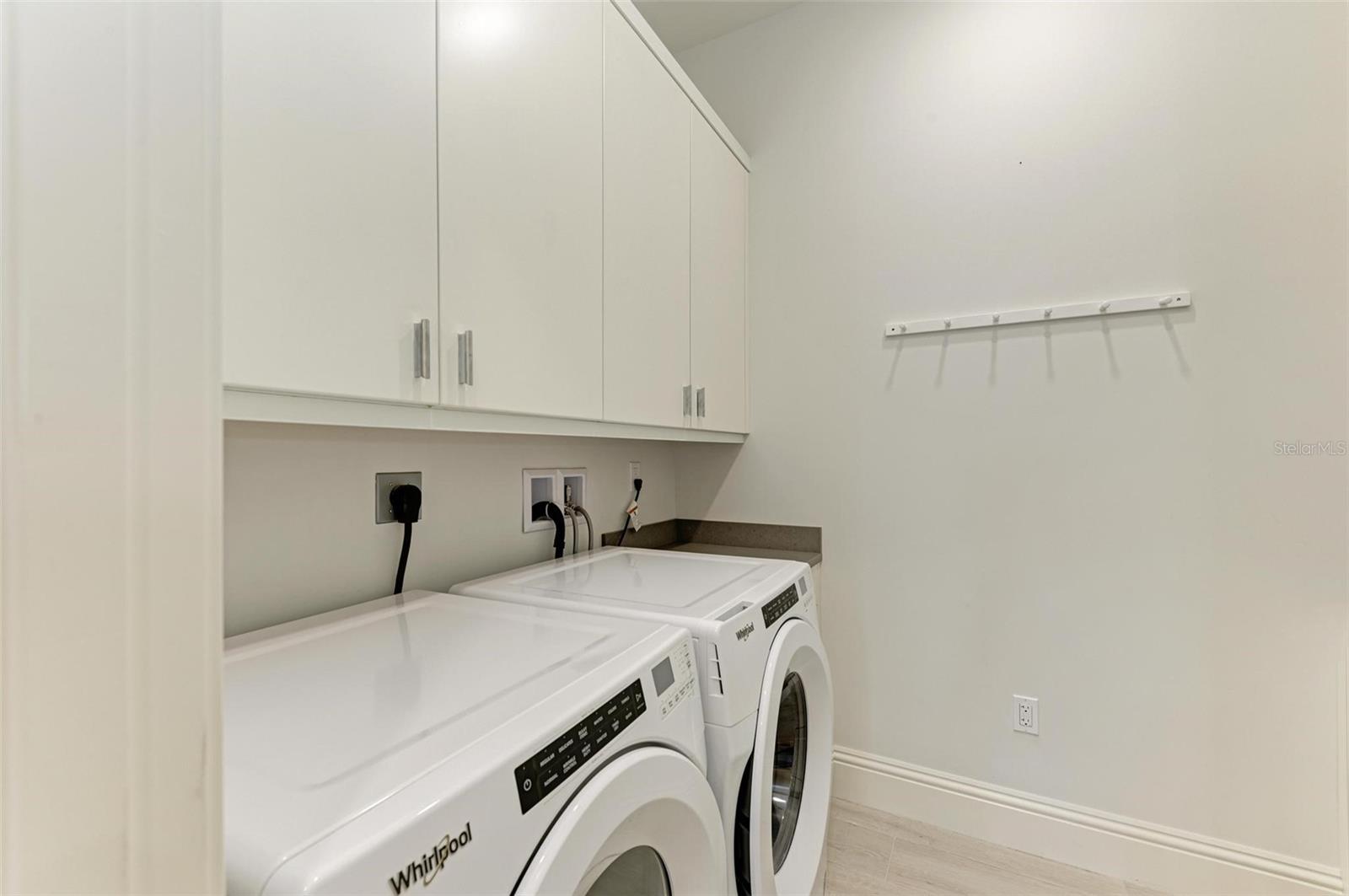 609 GOLDEN GATE PT #402