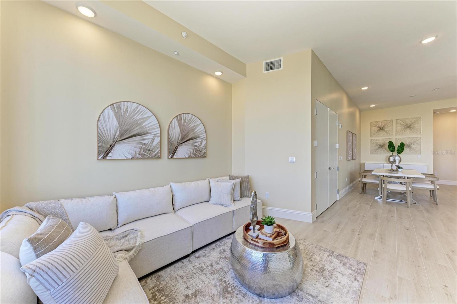 609 GOLDEN GATE PT #402
