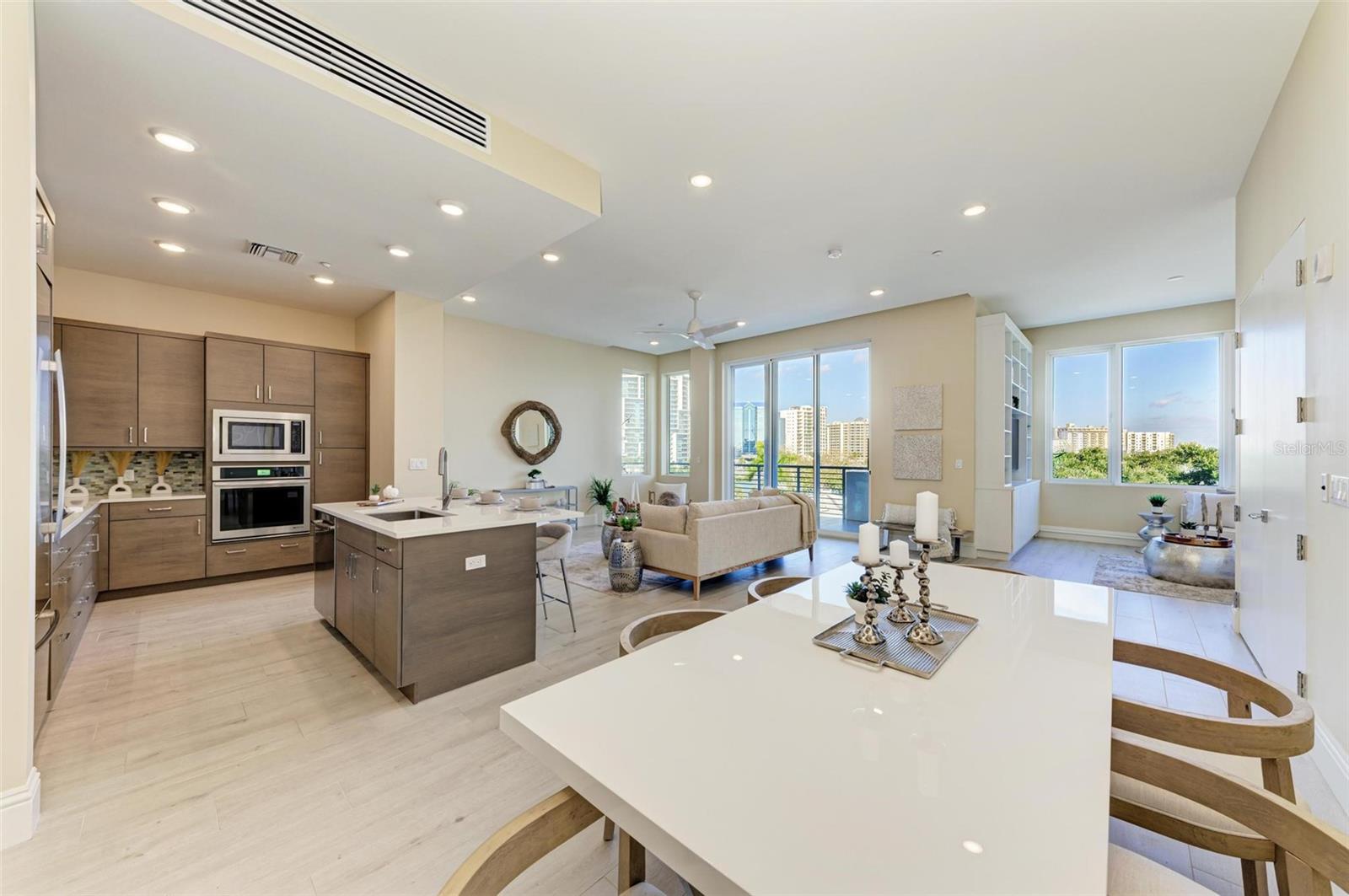 609 GOLDEN GATE PT #402