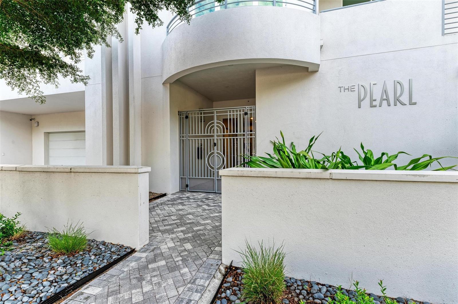 609 GOLDEN GATE PT #402