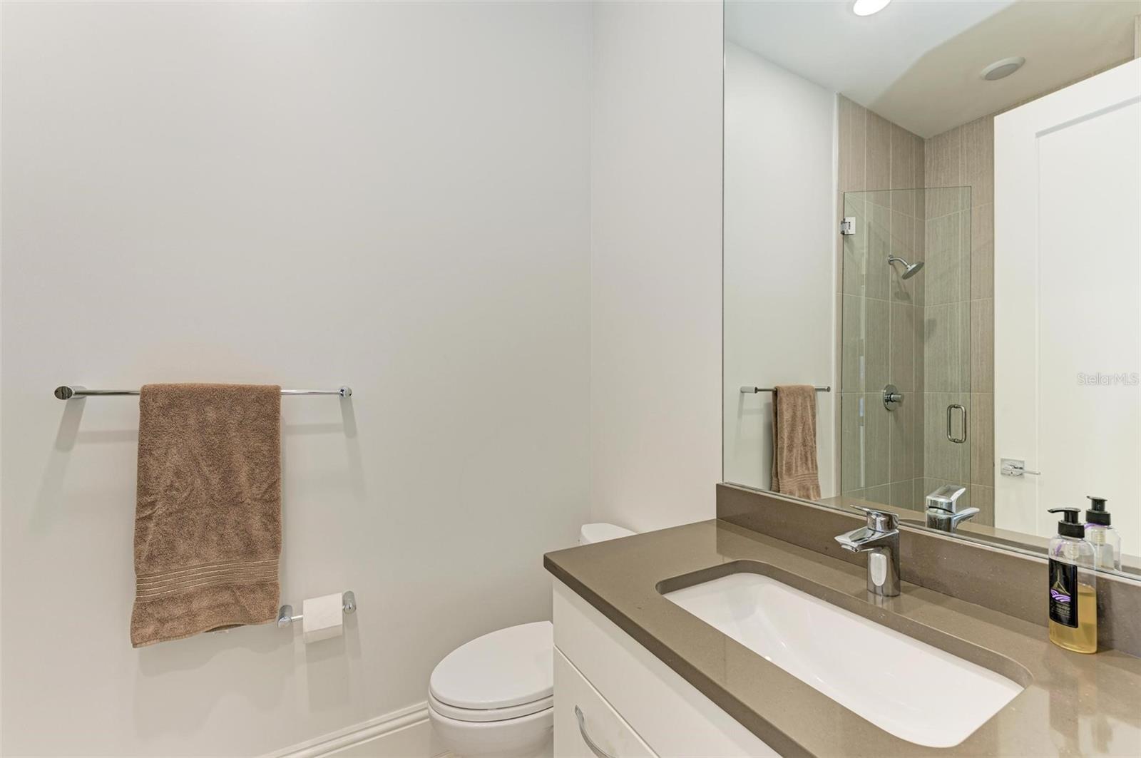 609 GOLDEN GATE PT #402
