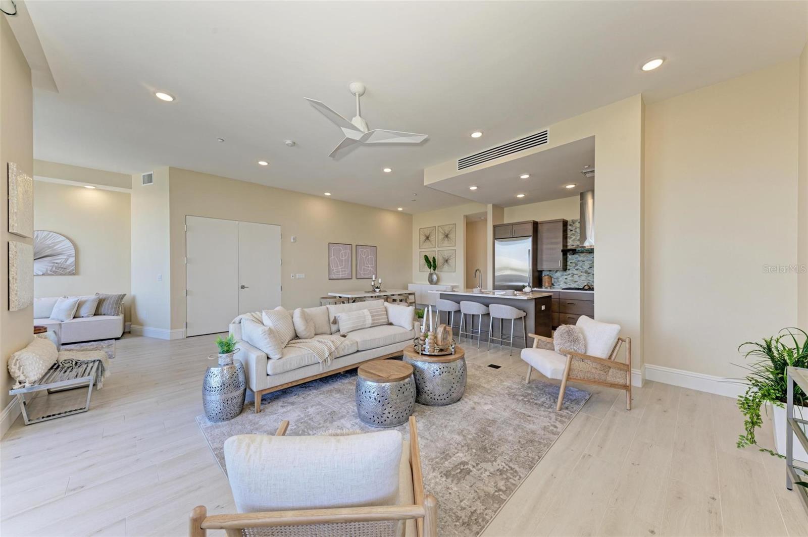 609 GOLDEN GATE PT #402