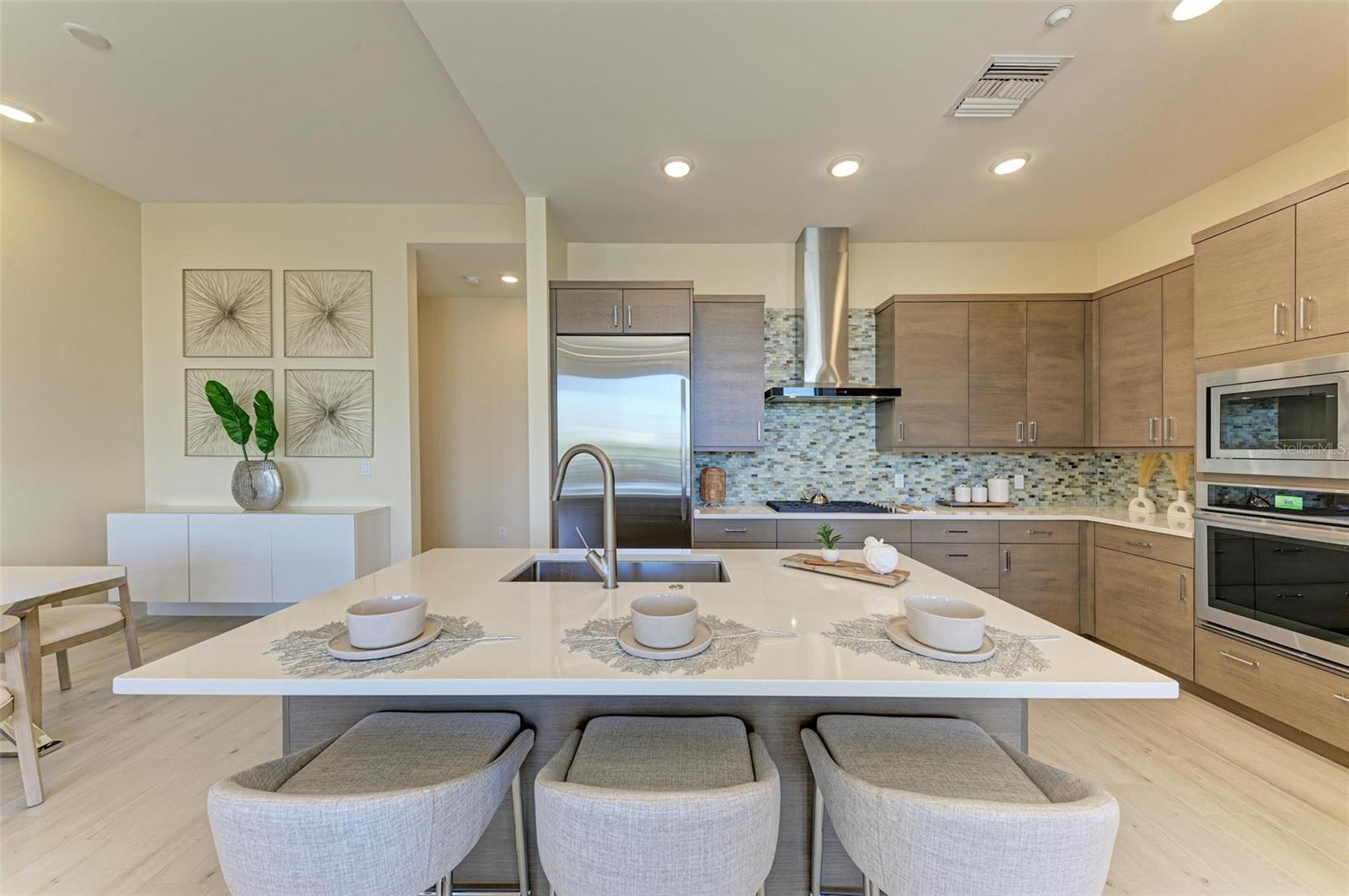 609 GOLDEN GATE PT #402
