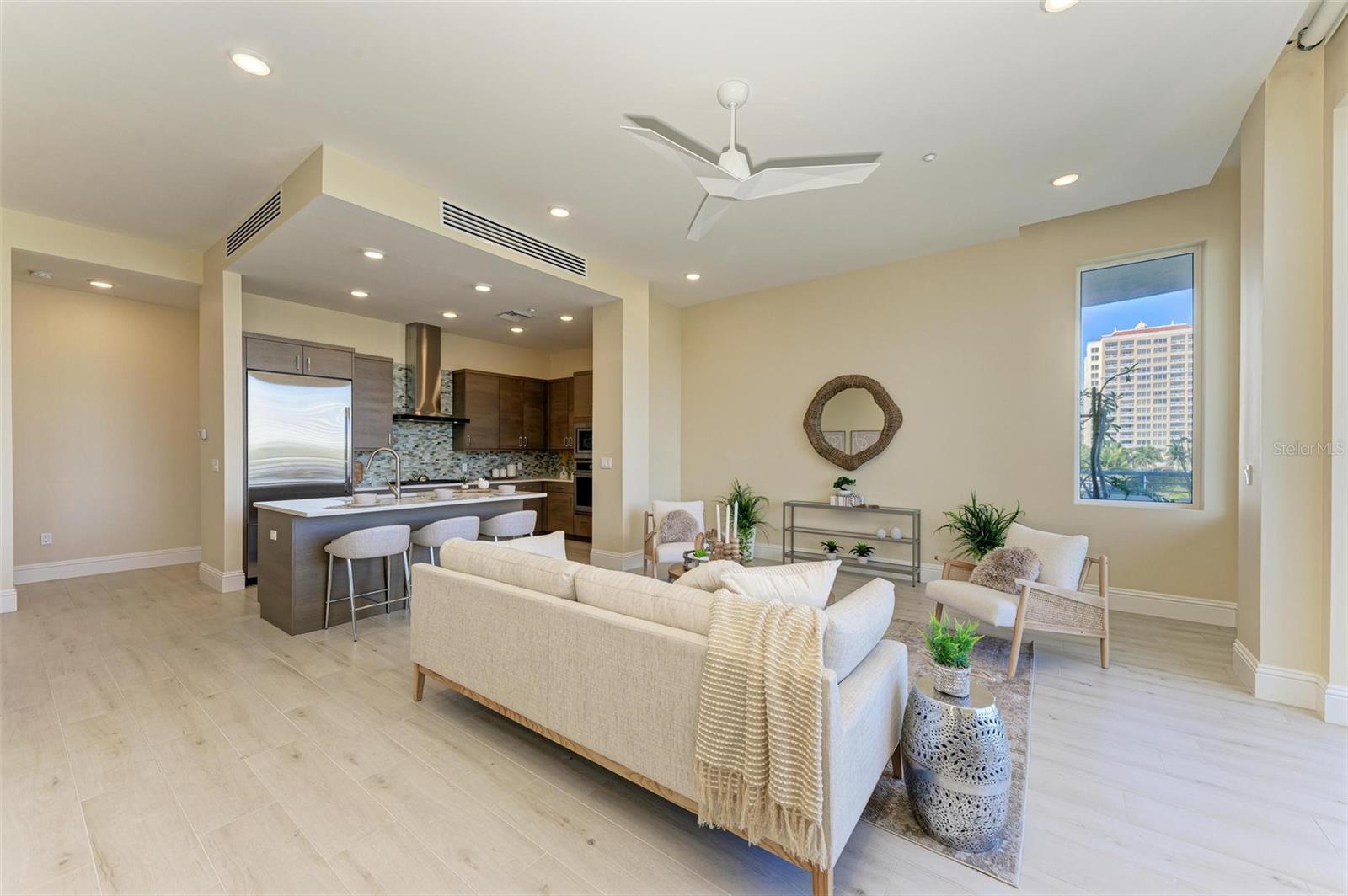 609 GOLDEN GATE PT #402