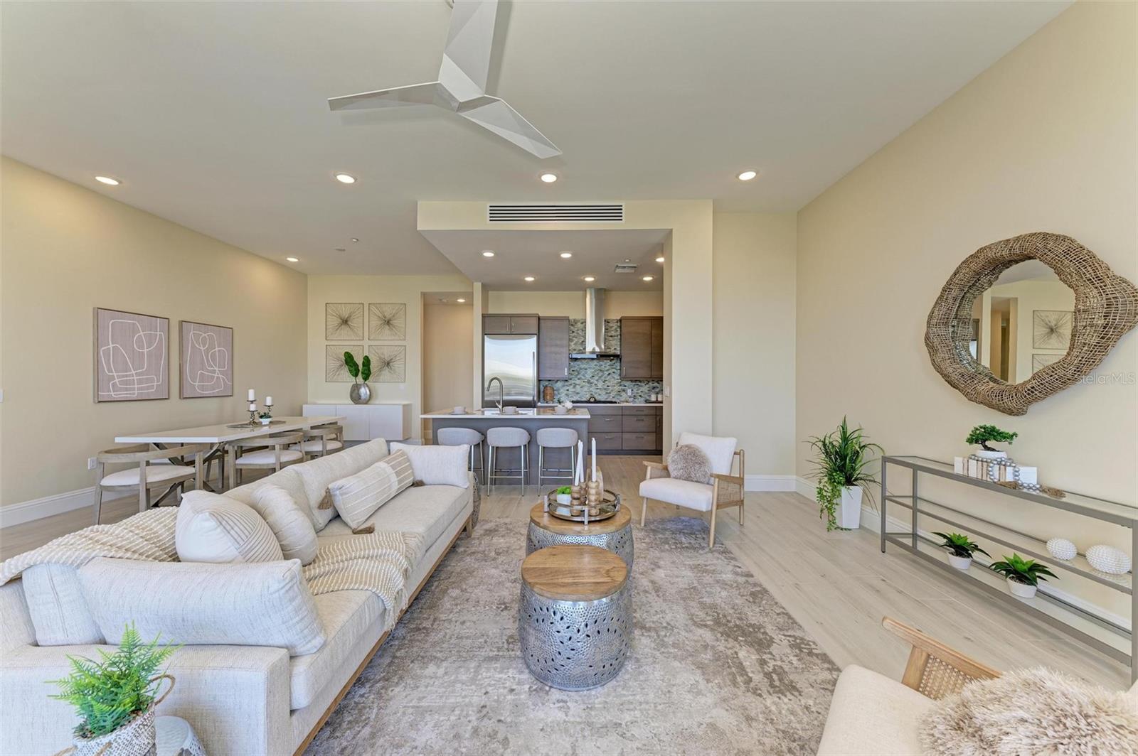 609 GOLDEN GATE PT #402