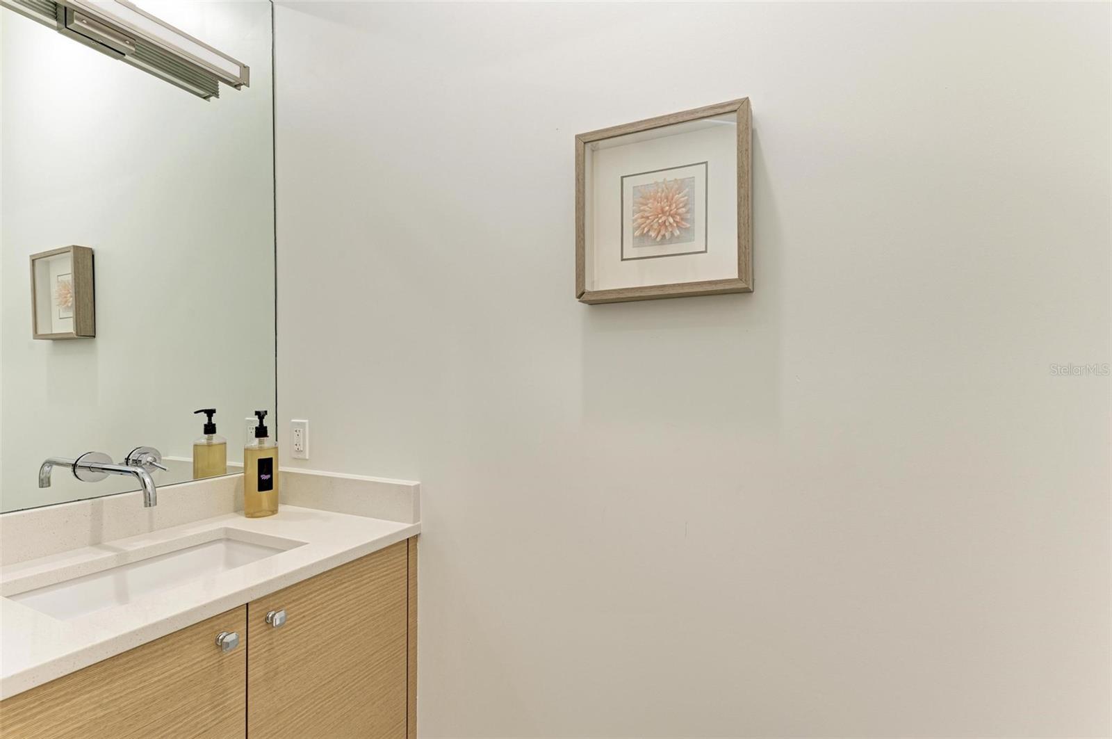 609 GOLDEN GATE PT #402