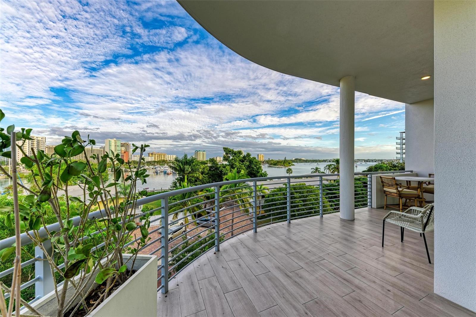 609 GOLDEN GATE PT #402