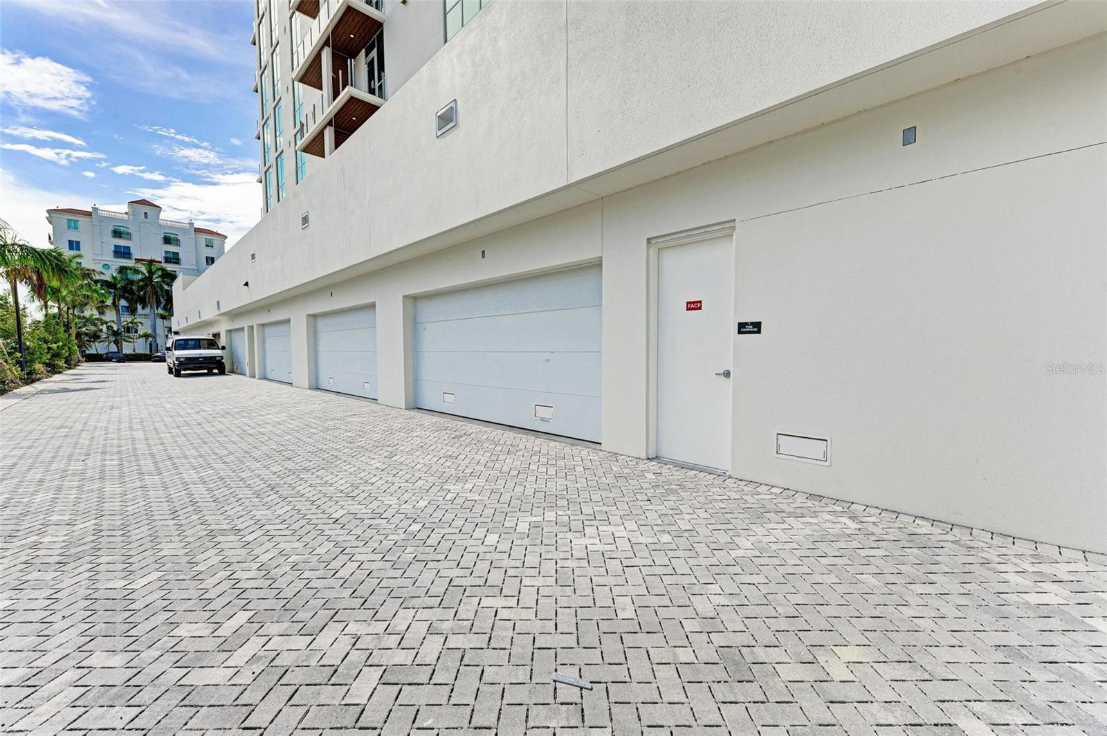 111 GOLDEN GATE PT #402