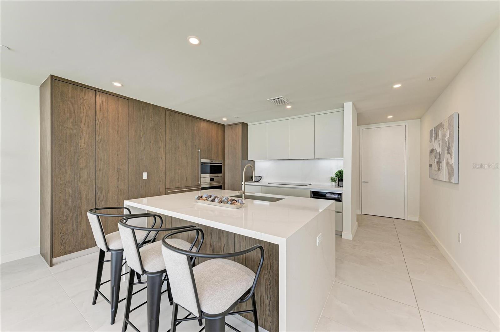 111 GOLDEN GATE PT #402