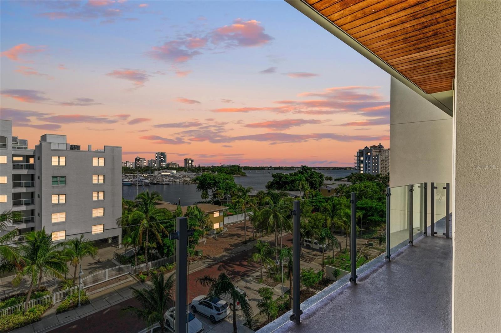 111 GOLDEN GATE PT #402