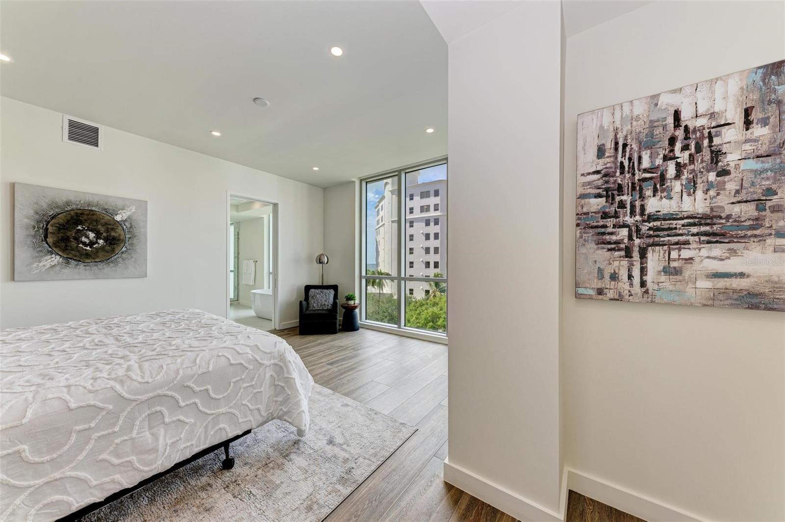 111 GOLDEN GATE PT #402