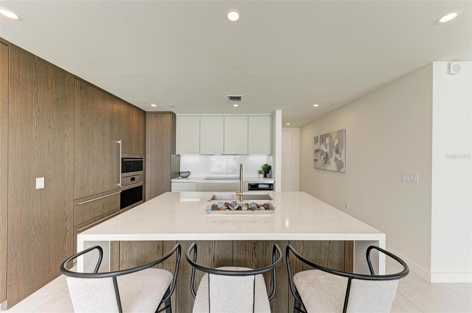 111 GOLDEN GATE PT #402