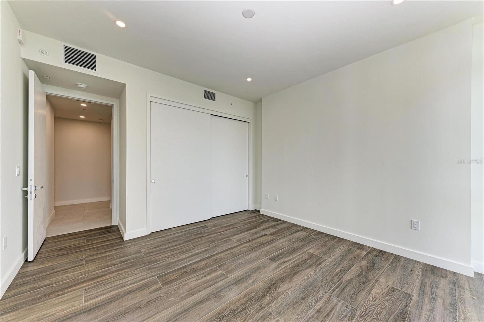 111 GOLDEN GATE PT #402