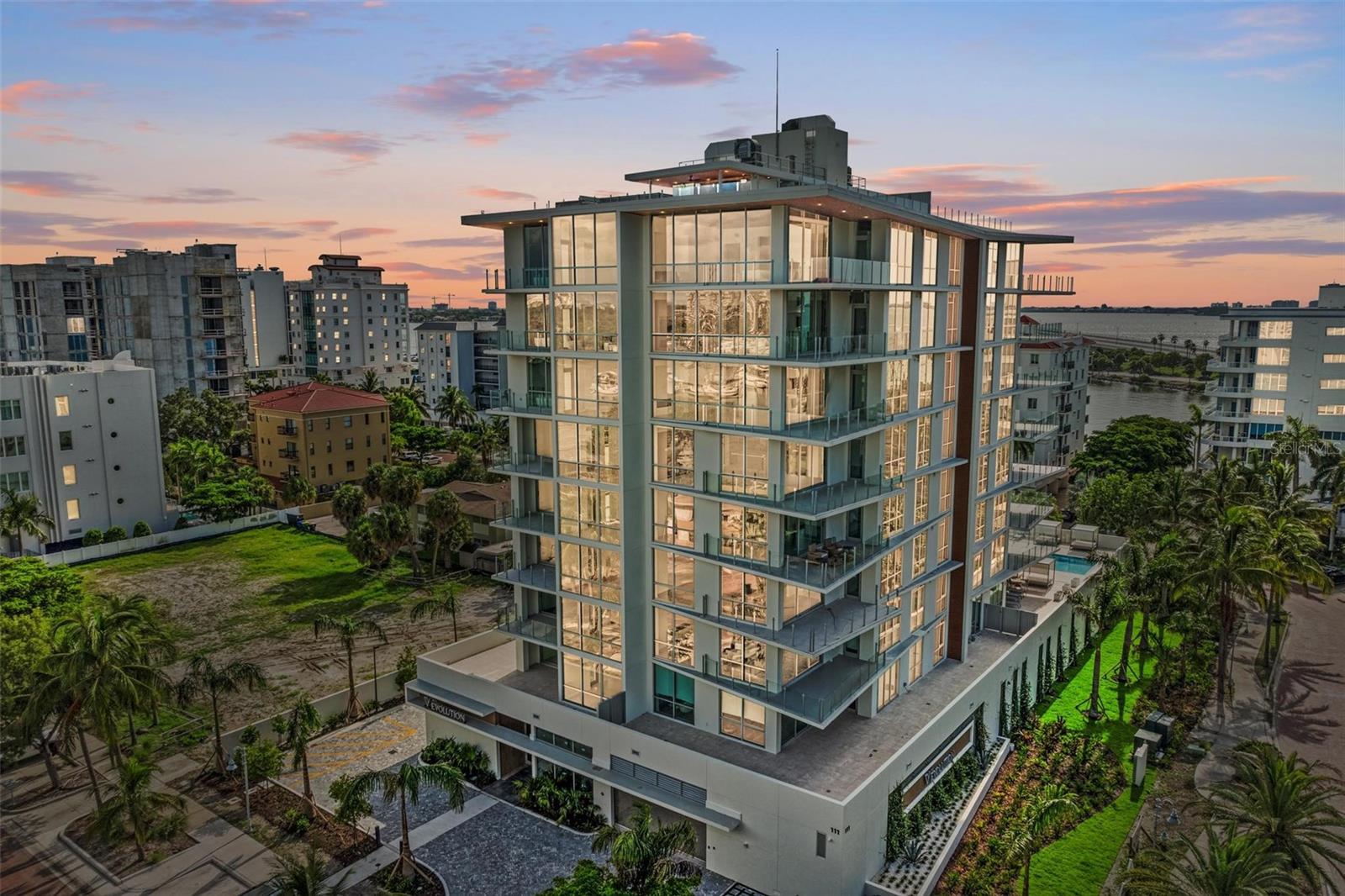 111 GOLDEN GATE PT #402