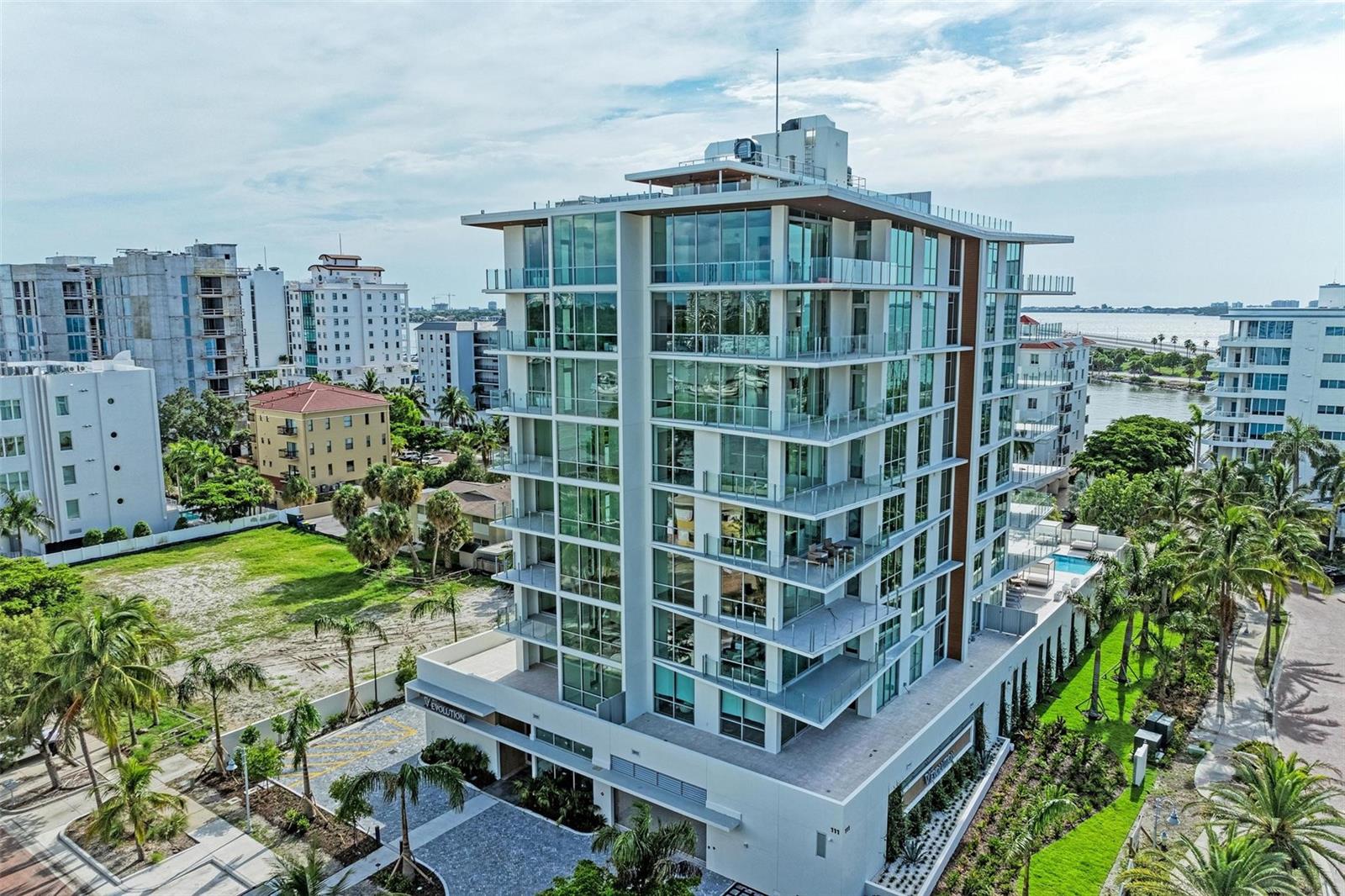 111 GOLDEN GATE PT #402