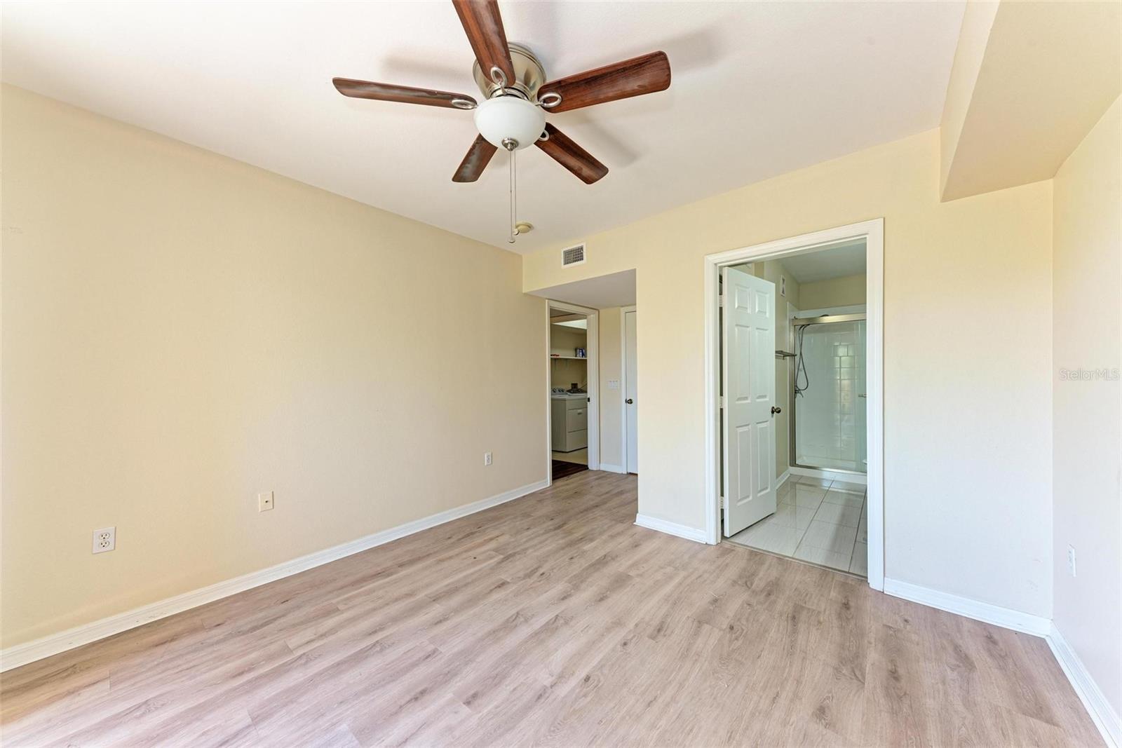 1195 VILLAGIO CIR #201