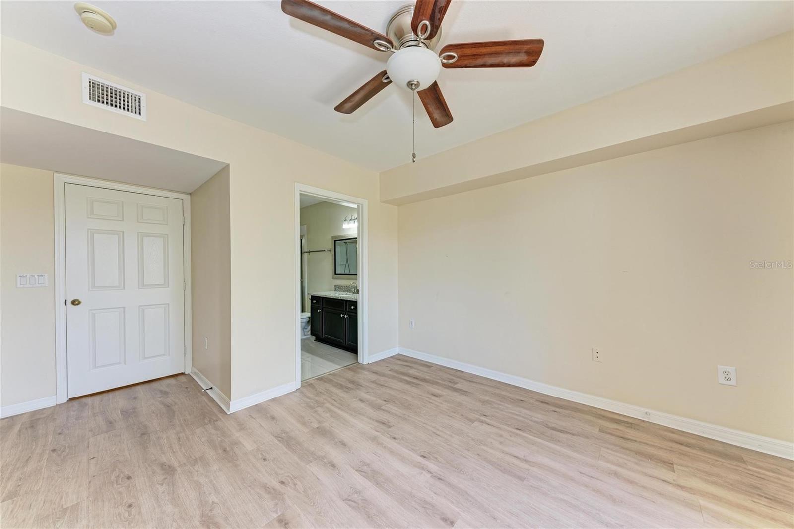 1195 VILLAGIO CIR #201