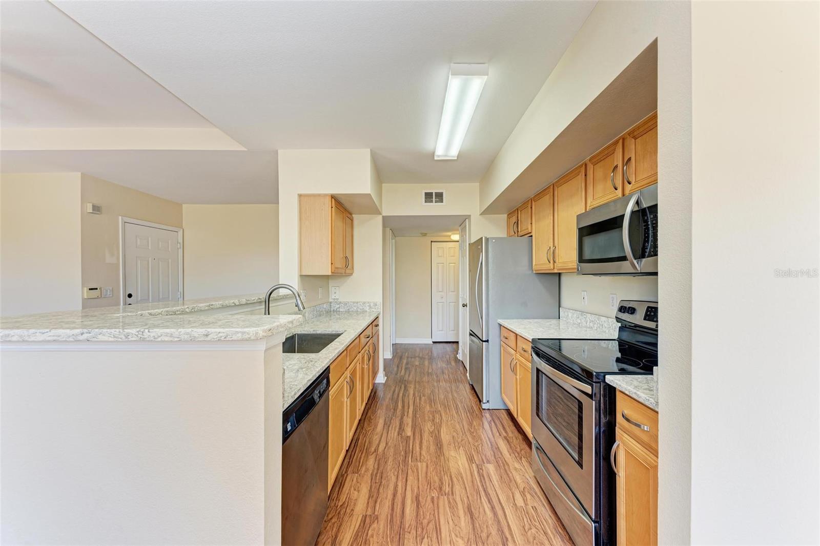 1195 VILLAGIO CIR #201