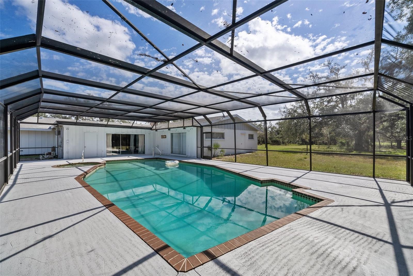 1510 LENA LN