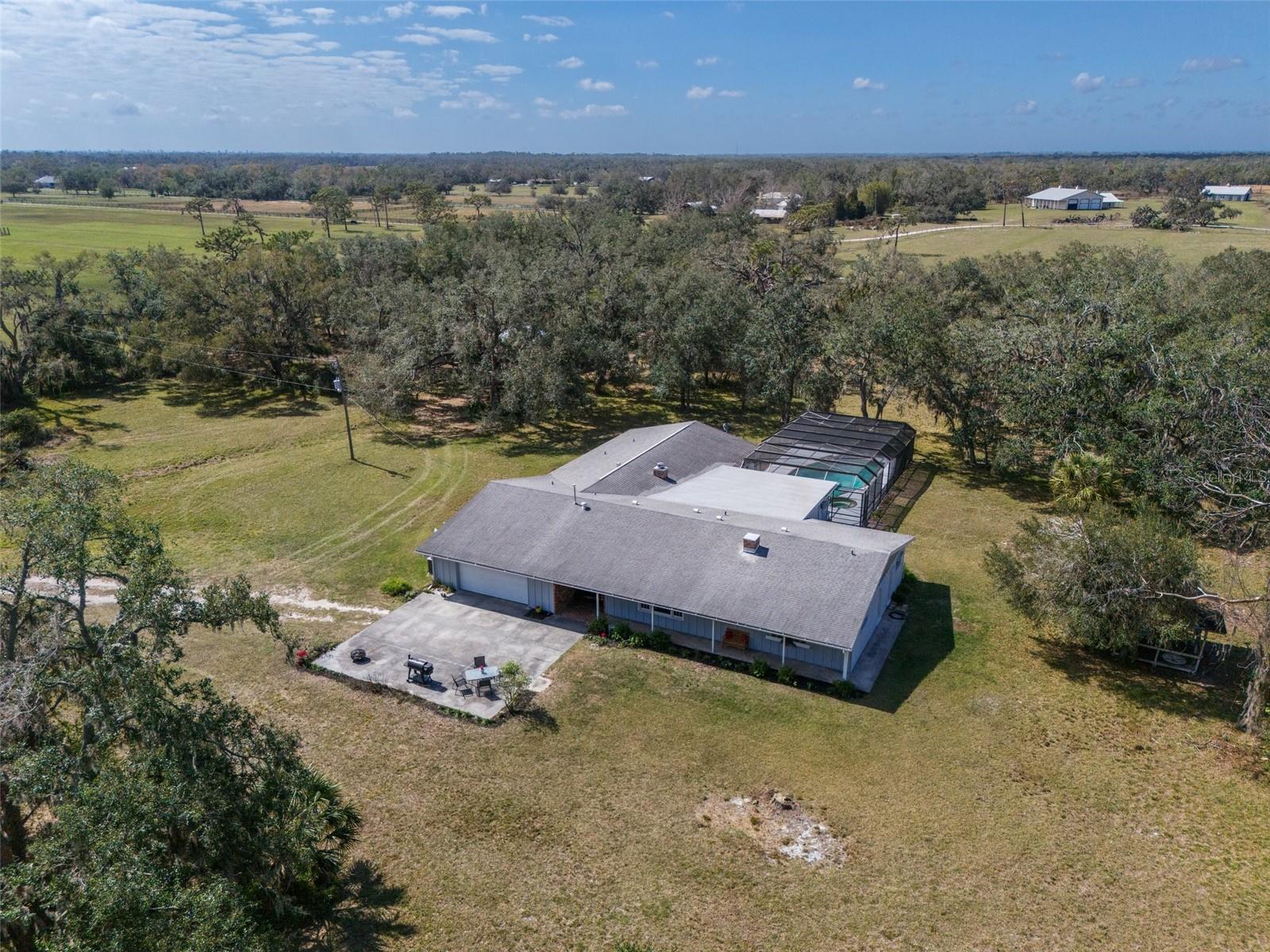 1510 LENA LN
