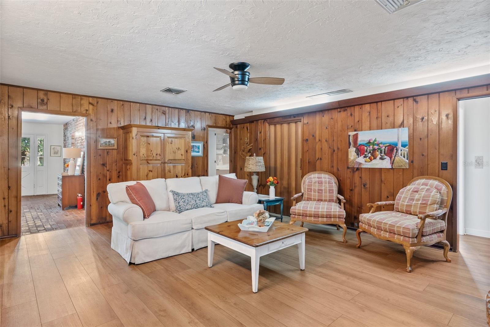 1510 LENA LN