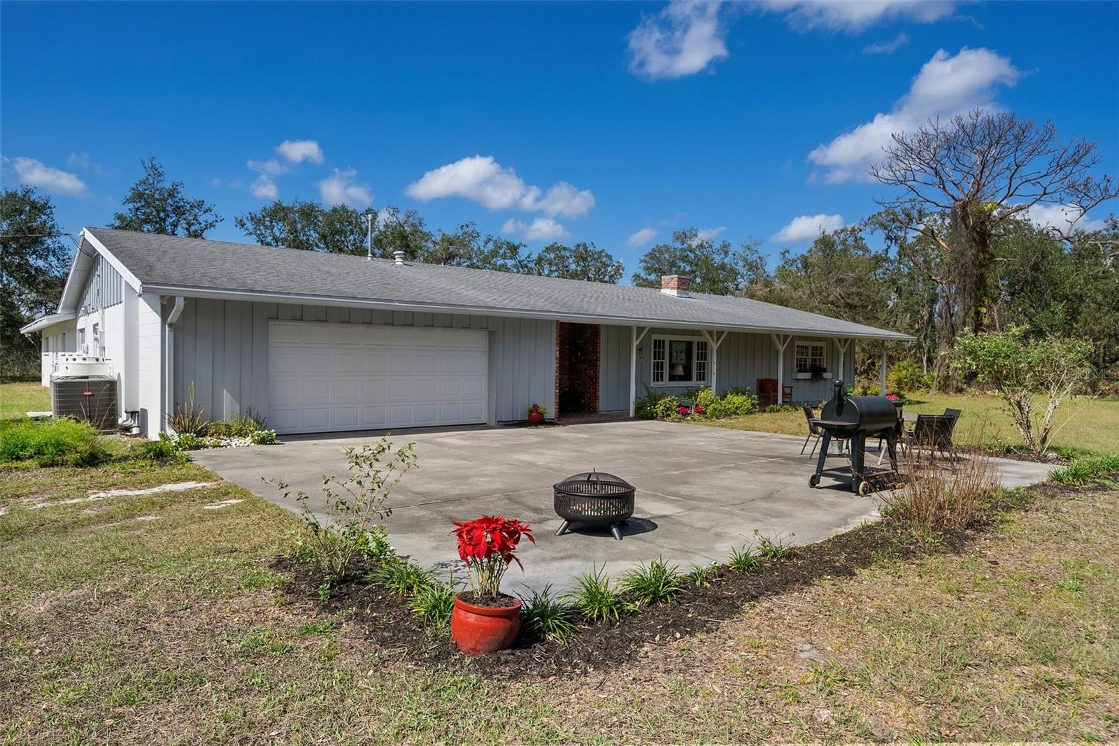 1510 LENA LN