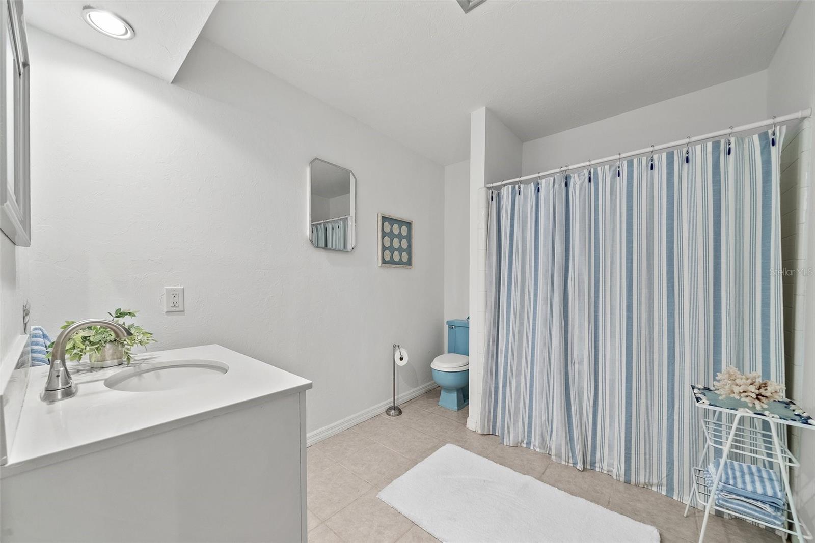 1510 LENA LN