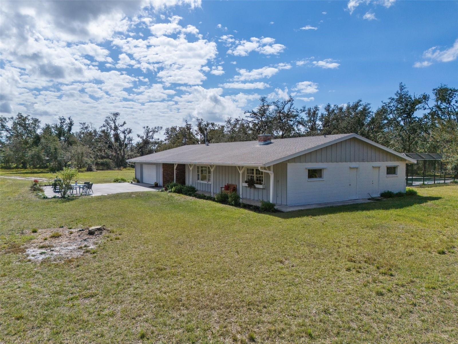 1510 LENA LN