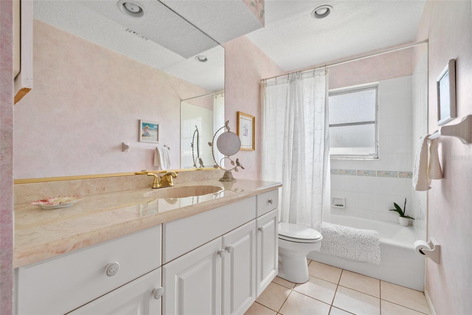 1510 LENA LN