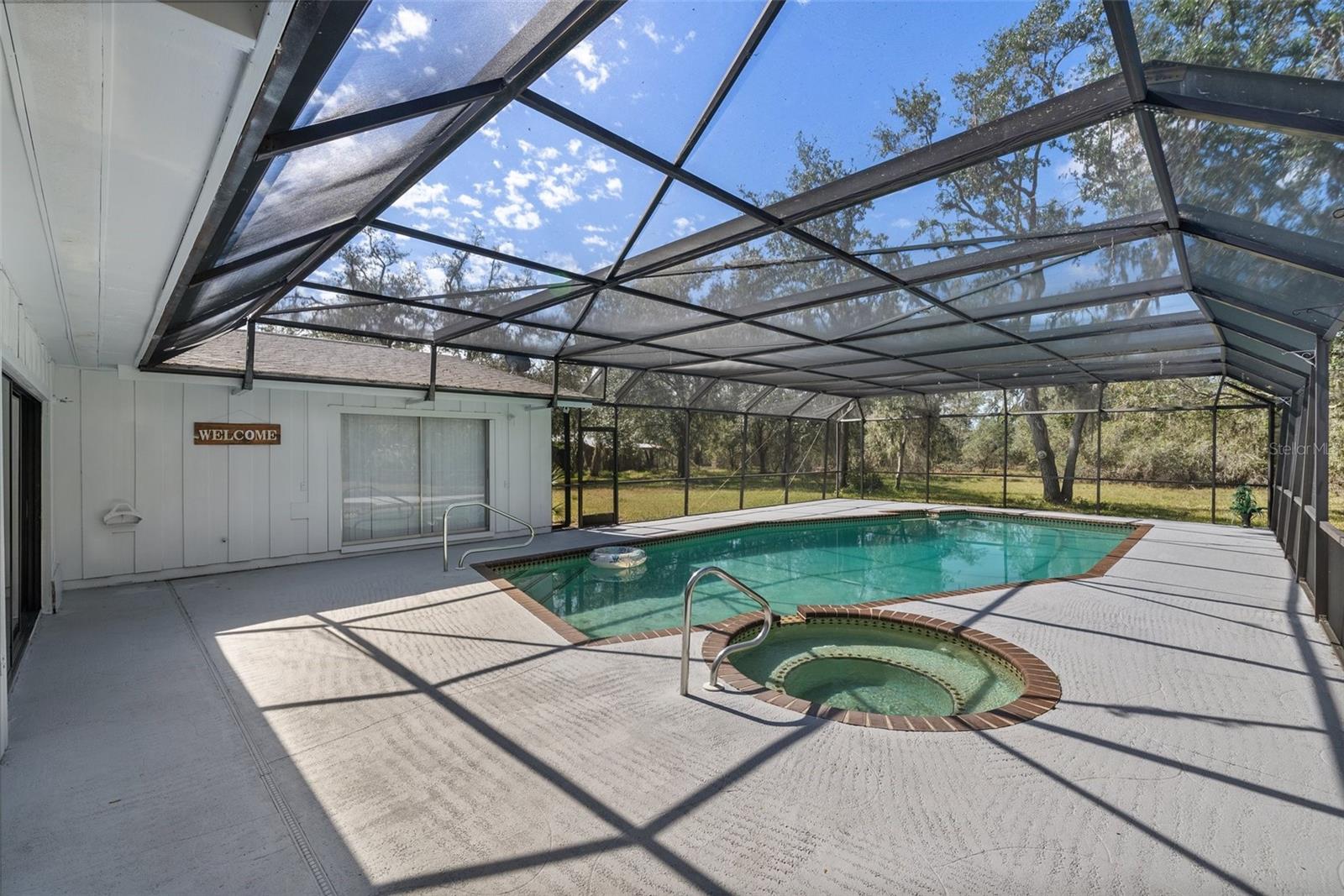 1510 LENA LN